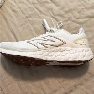 New Balance 680 Fresh Foam Women's White and Gold Running Shoes *No Box*